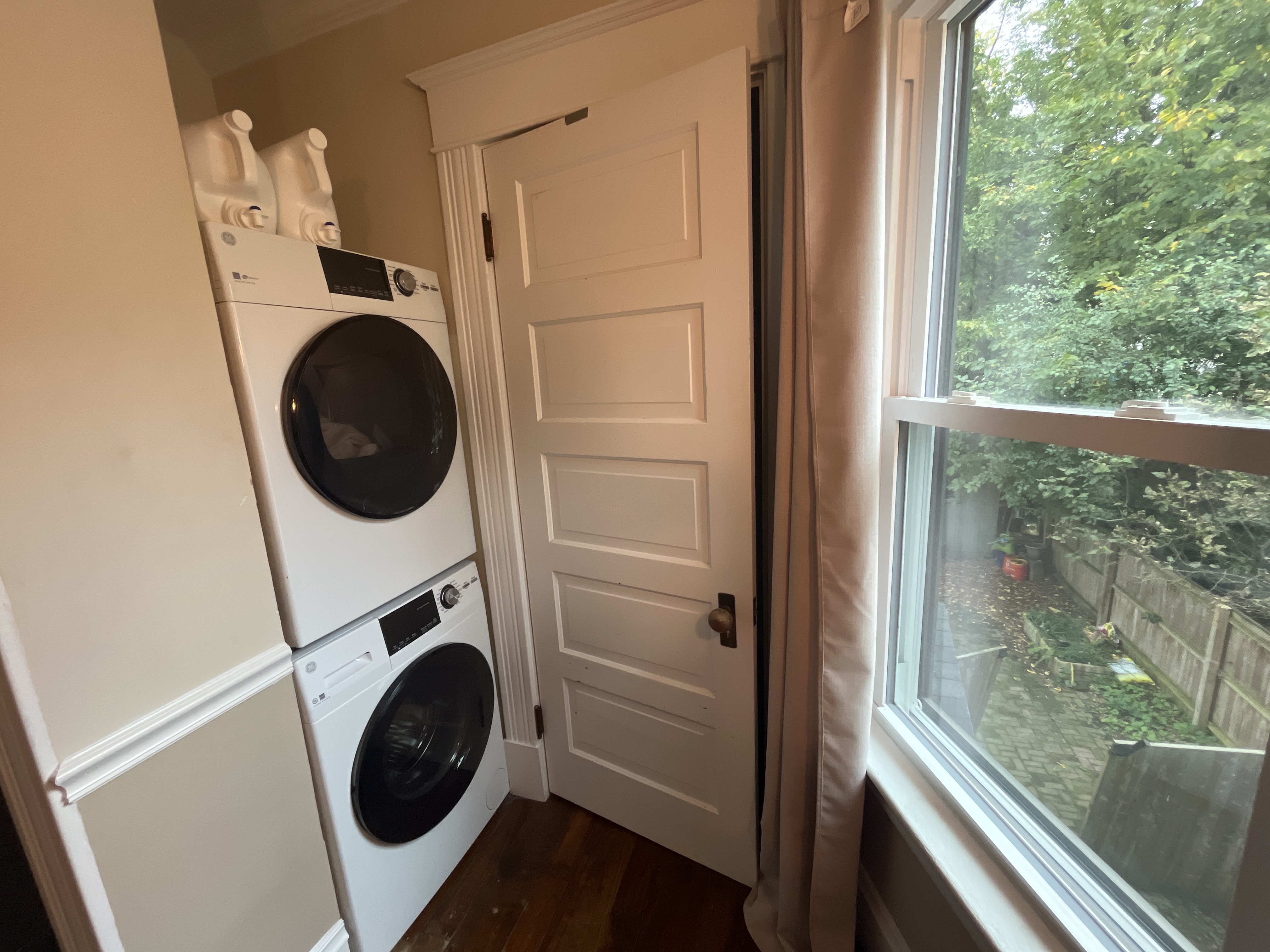 Beautiful 3BR 2.5BA Home | Three Levels | Dedicated Office | Walk to UVM and Church St - Photo 12