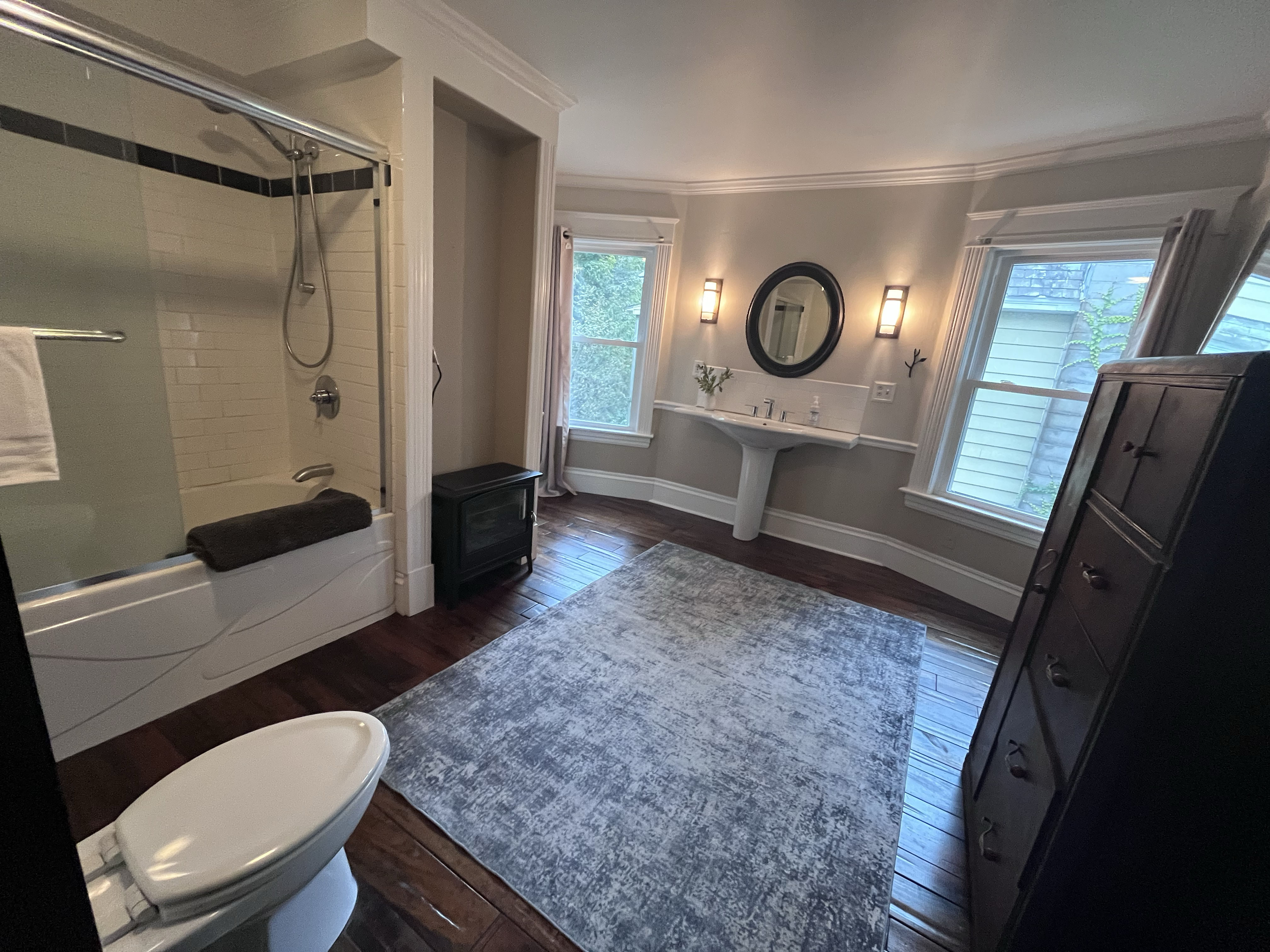 Beautiful 3BR 2.5BA Home | Three Levels | Dedicated Office | Walk to UVM and Church St - Photo 10