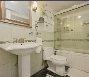 Furnished Queen Suite with Private Ensuite & Walk-In Closet - Photo 6
