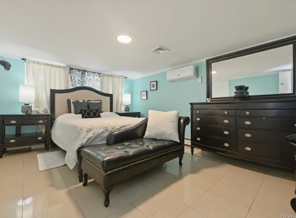 Furnished Queen Suite with Private Ensuite & Walk-In Closet - Photo 1