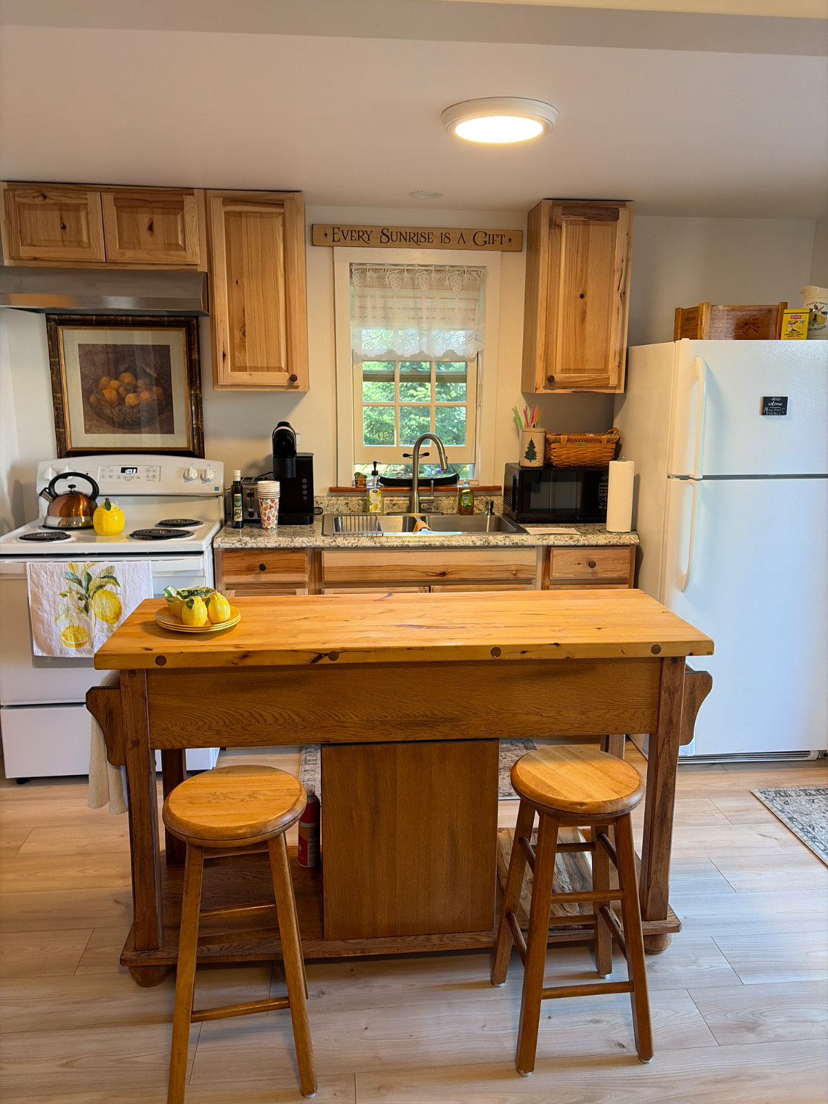 Furnished cottage new construction close to hospital, uvm, airport - Photo 5