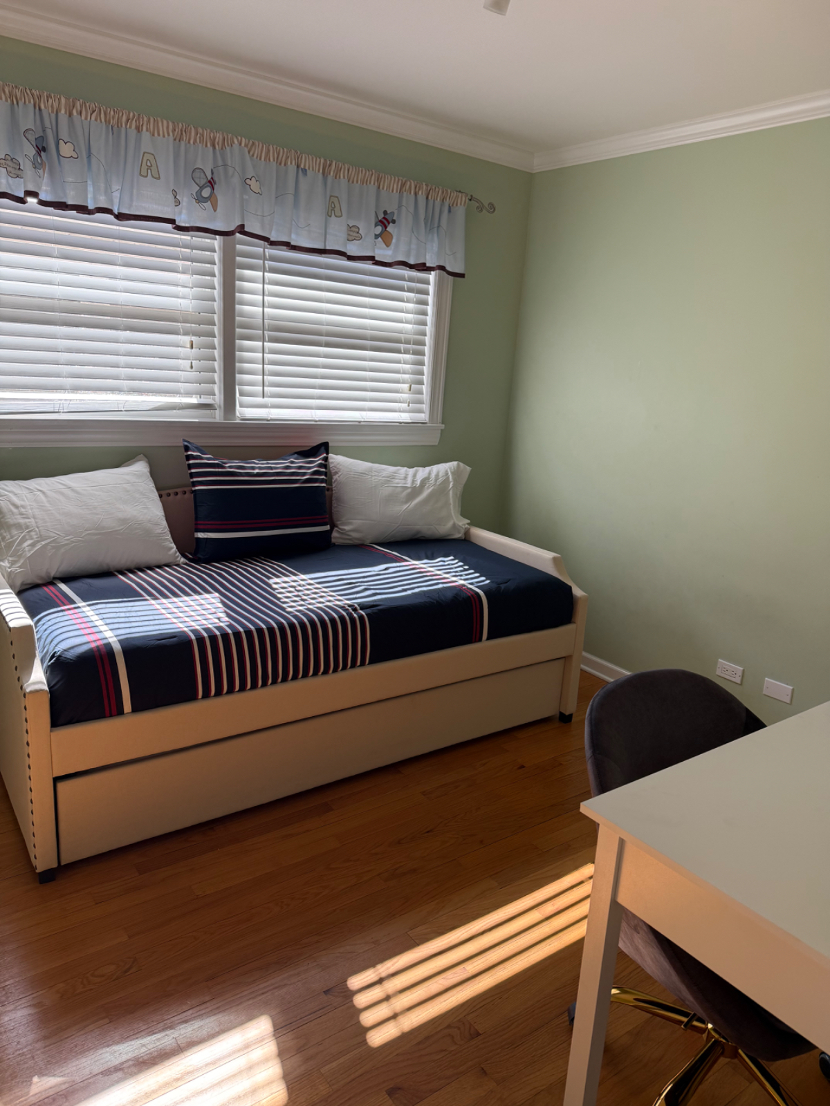 Spacious Furnished 5BR Home| 2-Car Garage | Extended Stays - Photo 7
