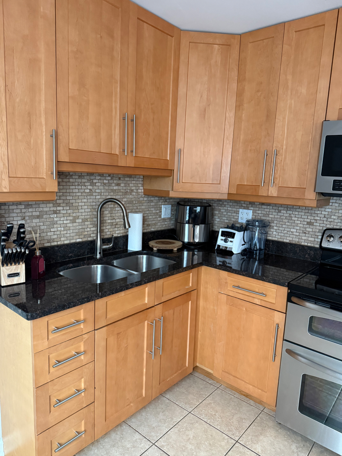 Spacious Furnished 5BR Home| 2-Car Garage | Extended Stays - Photo 4