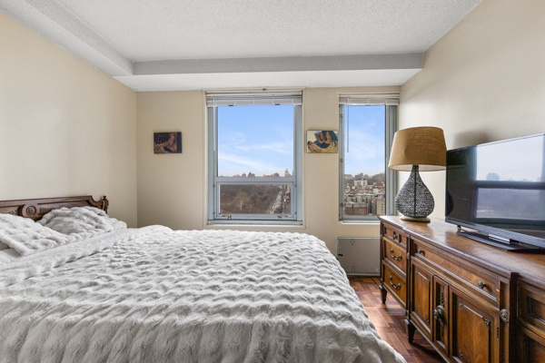 Central Park Noir| Art-Deco Luxury 3 Bdrm - Photo 7