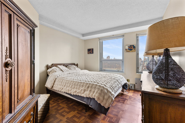 Central Park Noir| Art-Deco Luxury 3 Bdrm - Photo 8