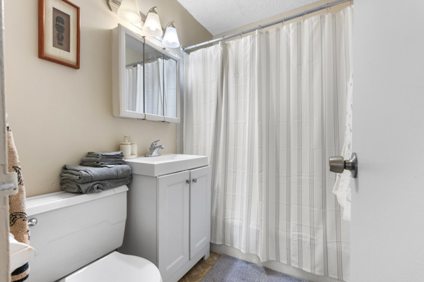 Central Park Noir| Art-Deco Luxury 3 Bdrm - Photo 10