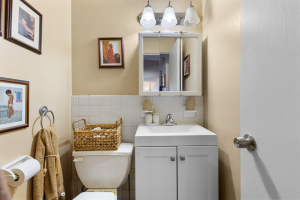 Central Park Noir| Art-Deco Luxury 3 Bdrm - Photo 11
