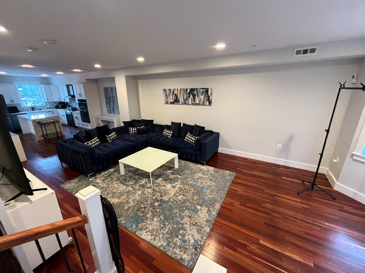 Modern Luxury Townhome with Capitol Views, Designer Finishes & Attached 2-Car Garage - Close to Metr - Photo 4