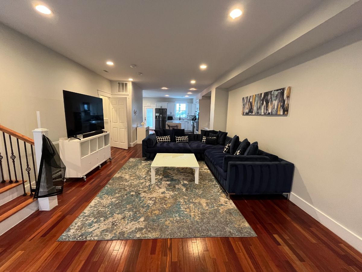 Modern Luxury Townhome with Capitol Views, Designer Finishes & Attached 2-Car Garage - Close to Metr - Photo 5