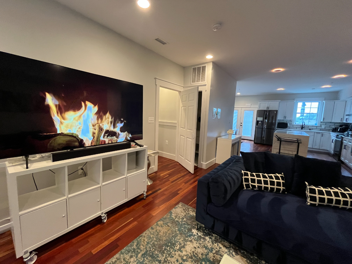 Modern Luxury Townhome with Capitol Views, Designer Finishes & Attached 2-Car Garage - Close to Metr - Photo 6