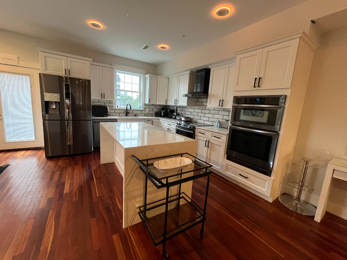 Modern Luxury Townhome with Capitol Views, Designer Finishes & Attached 2-Car Garage - Close to Metr - Photo 7