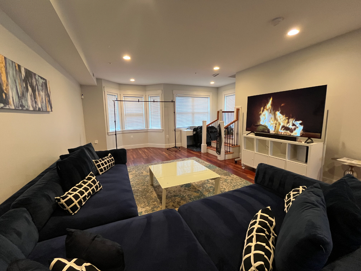 Modern Luxury Townhome with Capitol Views, Designer Finishes & Attached 2-Car Garage - Close to Metr - Photo 9