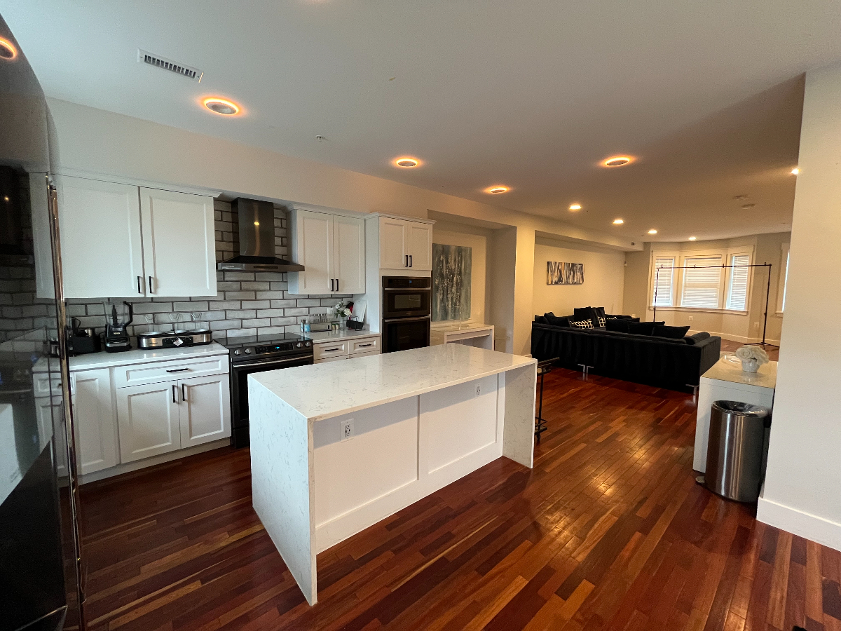 Modern Luxury Townhome with Capitol Views, Designer Finishes & Attached 2-Car Garage - Close to Metr - Photo 10