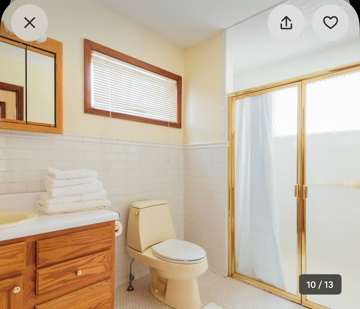 One-Bedroom Apartment Sunny Hardwood Floors Pets OK - Photo 11