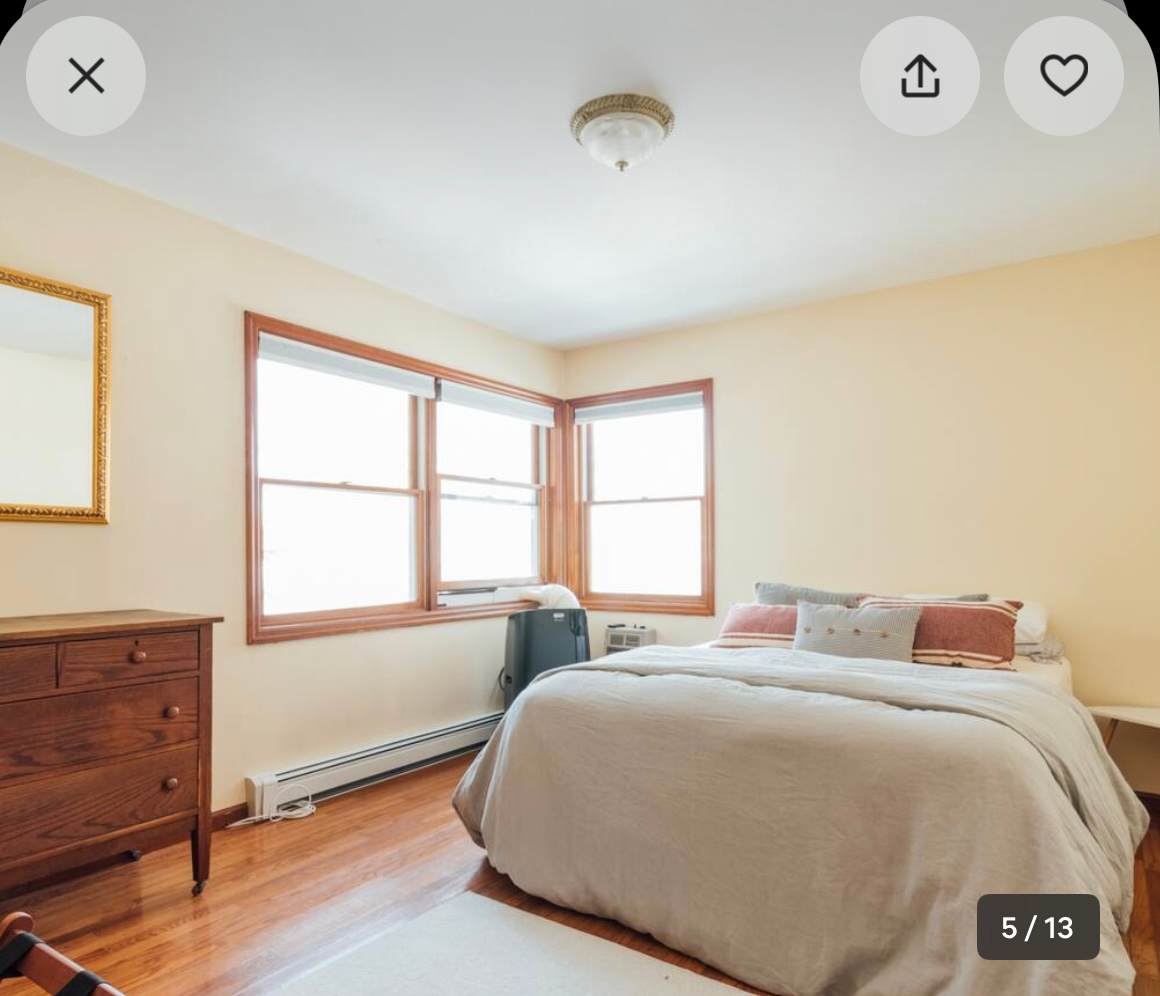 One-Bedroom Apartment Sunny Hardwood Floors Pets OK - Photo 7