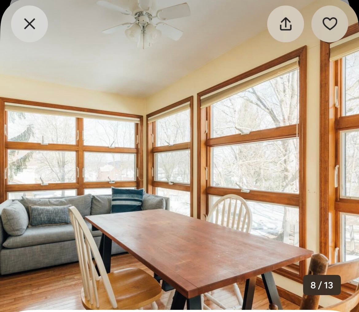 One-Bedroom Apartment Sunny Hardwood Floors Pets OK - Photo 10