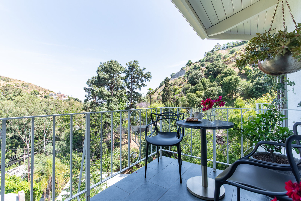 Canyon Views-Sunset Strip-Privacy-Parking-Pets OK! - Photo 2