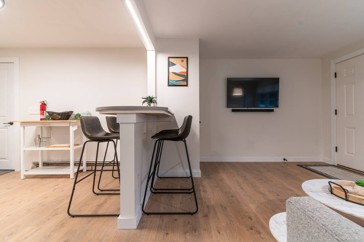 Modern 2-Bed Apartment-Shelburne - Photo 6
