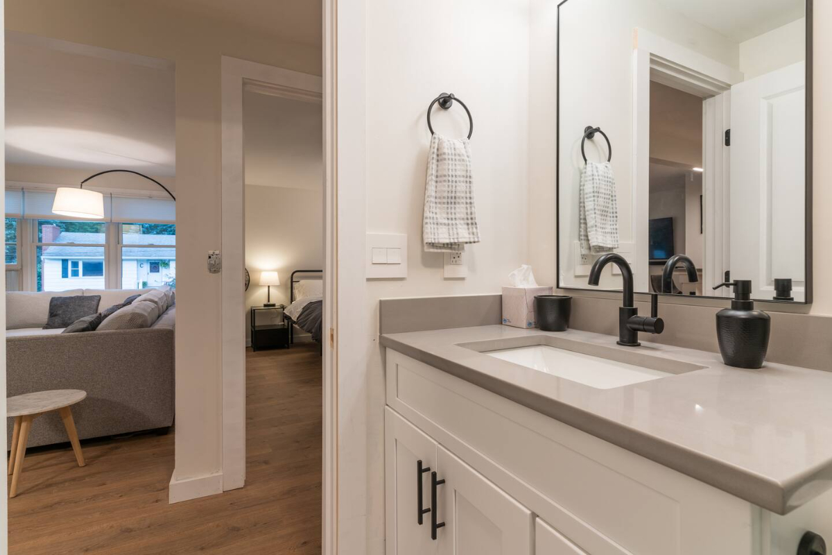 Modern 2-Bed Apartment-Shelburne - Photo 10