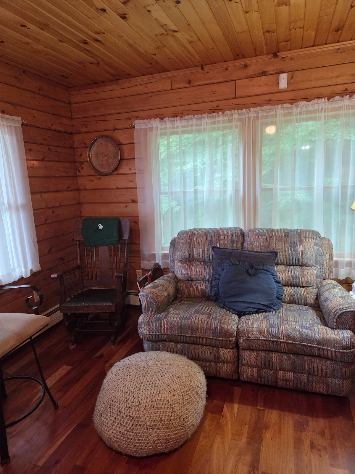 Peaceful Lakefront Home with Cozy Fireplace & Utilities Included - Photo 2