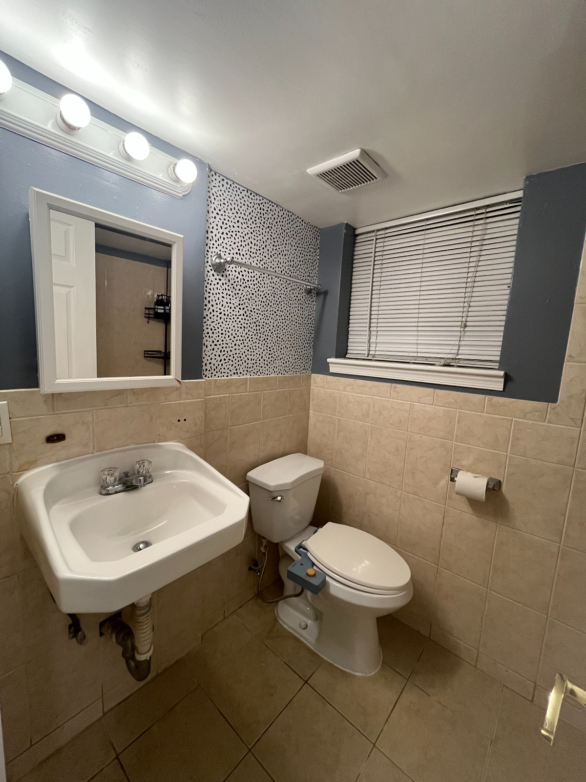 Your Comfortable Home Base in Capitol Hill - Photo 7
