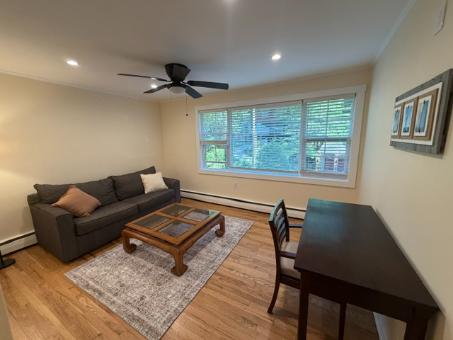 Fully Furnished Renovated 2BR - Utilities, Garage & Private Yard Included - Photo 7