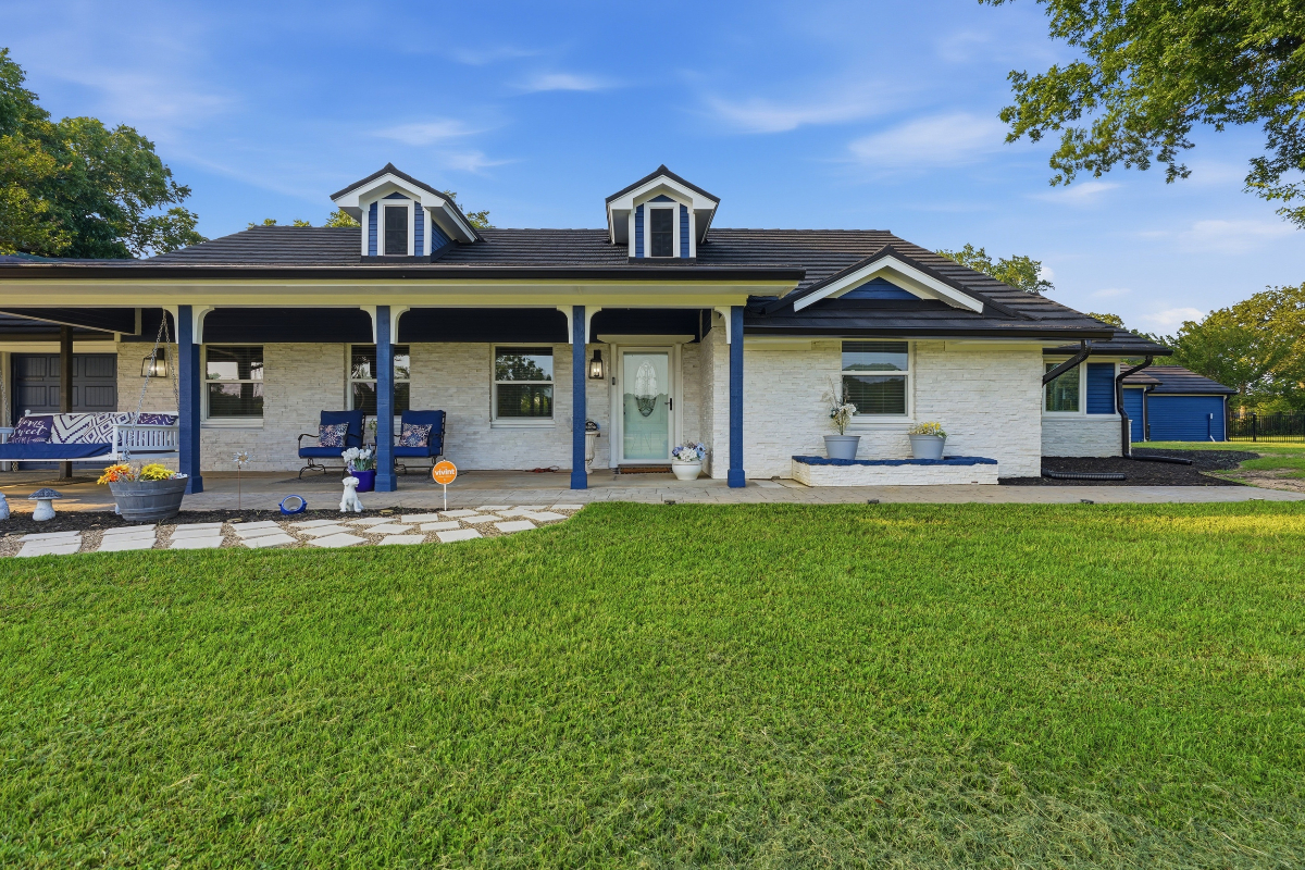 Gated Burleson Country Retreat on 2.78 Acres | Private Furnished 3BR 2BTH Main House Wing | Separate - Photo 2