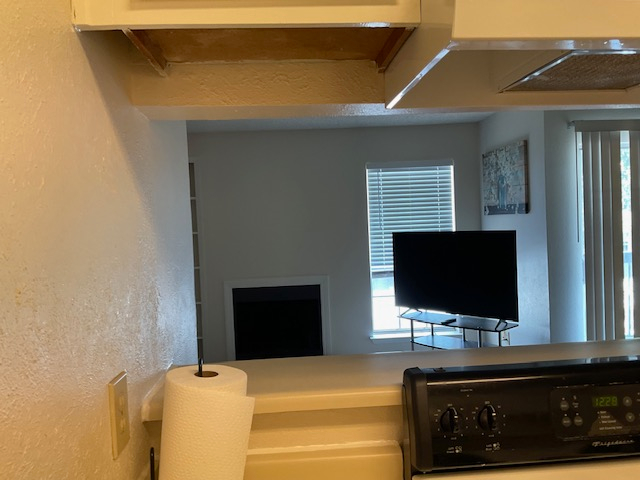 Quiet Fully Furnished 1 BR Condo in North Dallas/Plano Area w/ In-Unit Laundry, Covered Parking and  - Photo 6