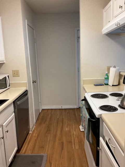 Quiet Fully Furnished 1 BR Condo in North Dallas/Plano Area w/ In-Unit Laundry, Covered Parking and - Photo 3