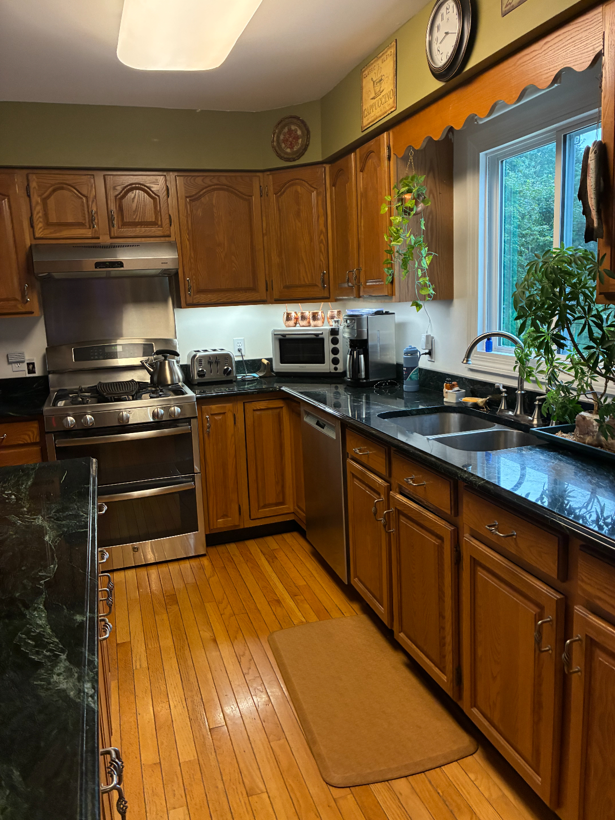 Louise's Cozy Furnished Rooms in a Peaceful Home - Utilities, Wi-Fi & Parking Included - Photo 10