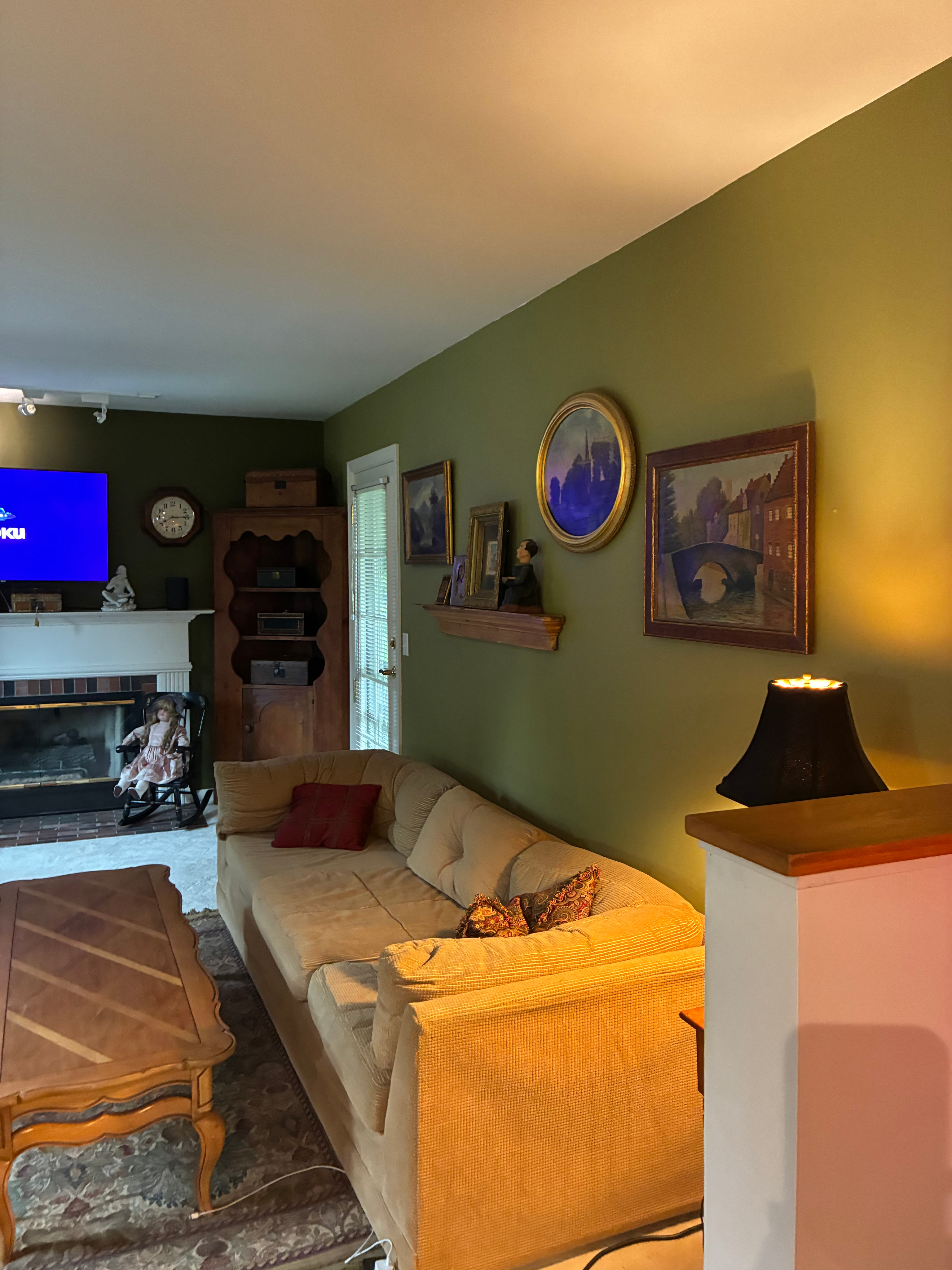 Louise's Cozy Furnished Rooms in a Peaceful Home - Utilities, Wi-Fi & Parking Included - Photo 6