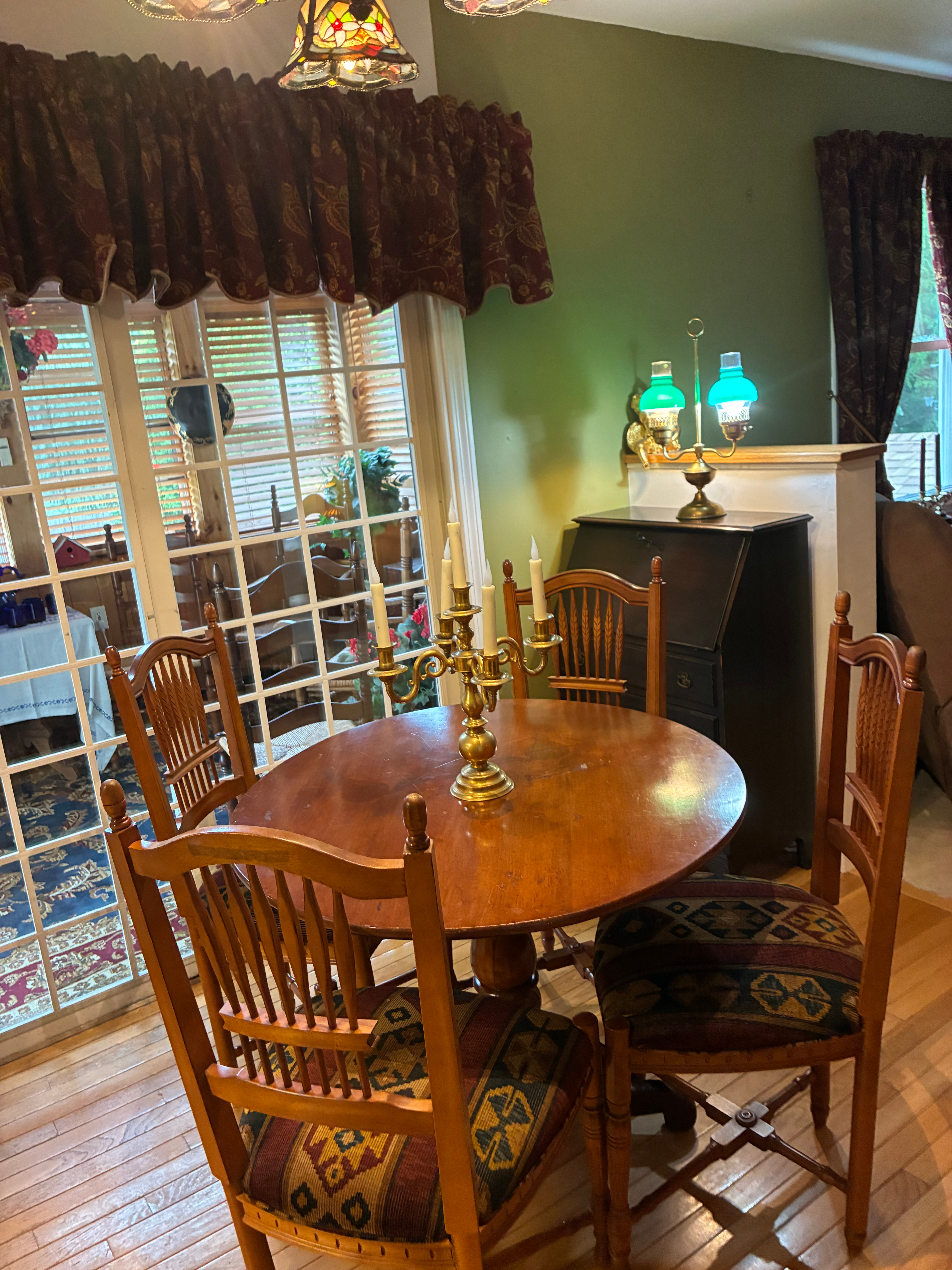 Louise's Cozy Furnished Rooms in a Peaceful Home - Utilities, Wi-Fi & Parking Included - Photo 9