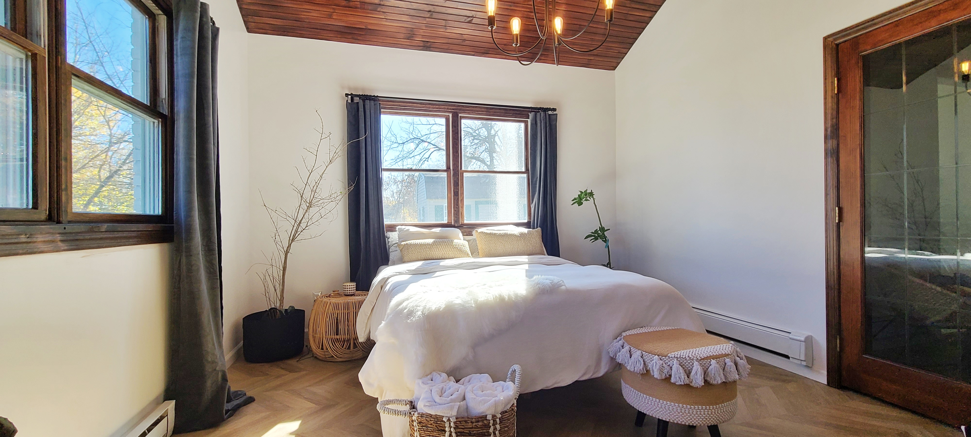 2,500 Sq Ft Fully Furnished Hudson Valley Home on 1 Acre -  Monthly Cleaning, EV Charging & Easy Acc - Photo 10