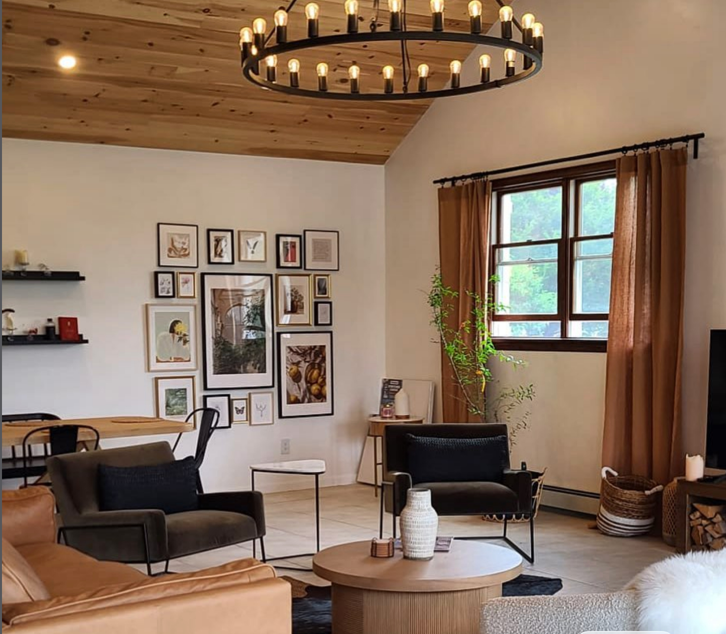 2,500 Sq Ft Fully Furnished Hudson Valley Home on 1 Acre - Monthly Cleaning, EV Charging & Easy Acc - Photo 2