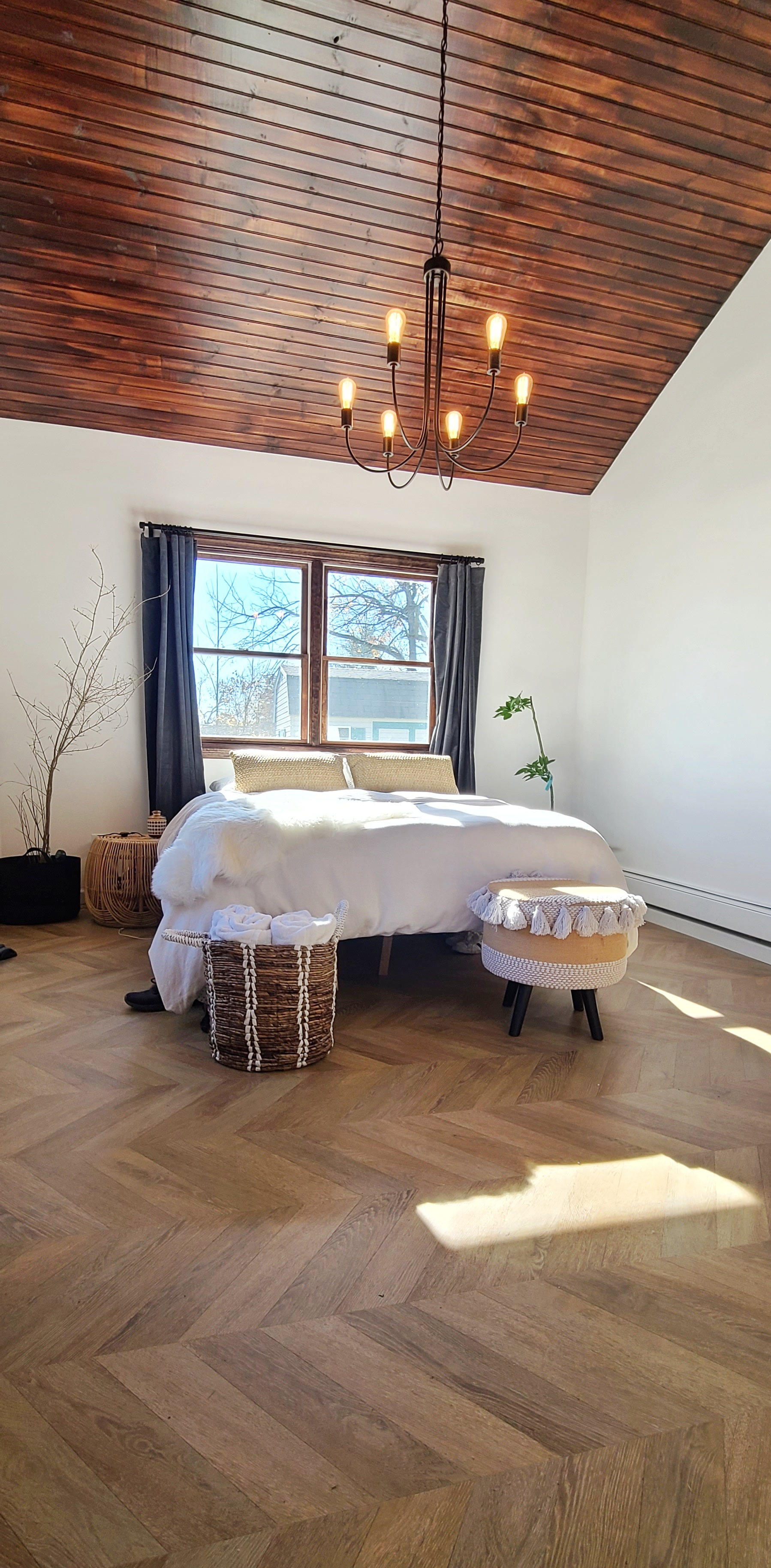 2,500 Sq Ft Fully Furnished Hudson Valley Home on 1 Acre -  Monthly Cleaning, EV Charging & Easy Acc - Photo 9