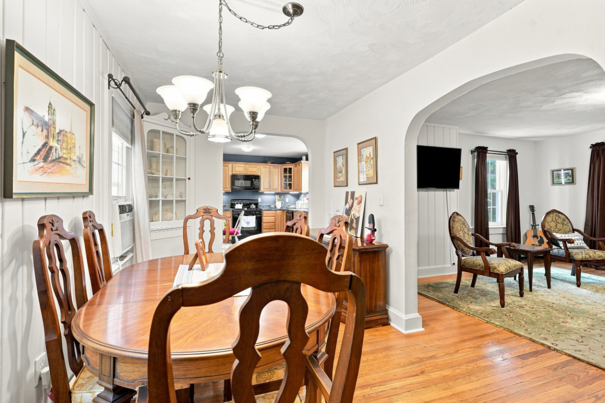 Small village feel, room to spread out! - Photo 11