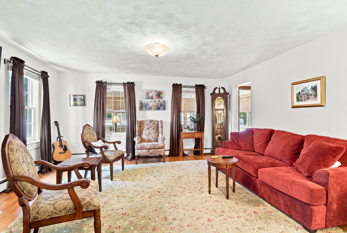 Small village feel, room to spread out! - Photo 12