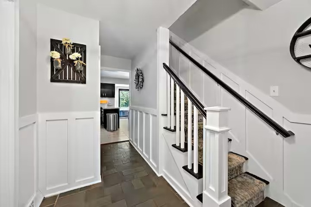 4 Bedroom Spacious Saratoga Retreat with Fire place and games - Photo 4
