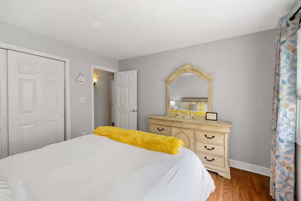 4 Bedroom Spacious Saratoga Retreat with Fire place and games - Photo 5