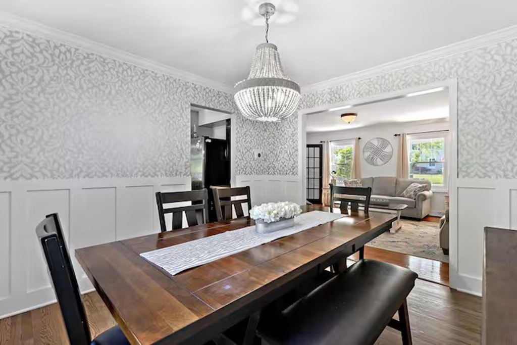 4 Bedroom Spacious Saratoga Retreat with Fire place and games - Photo 7