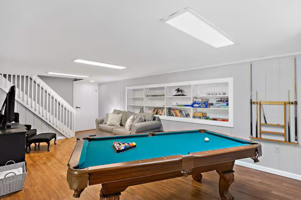 4 Bedroom Spacious Saratoga Retreat with Fire place and games - Photo 9