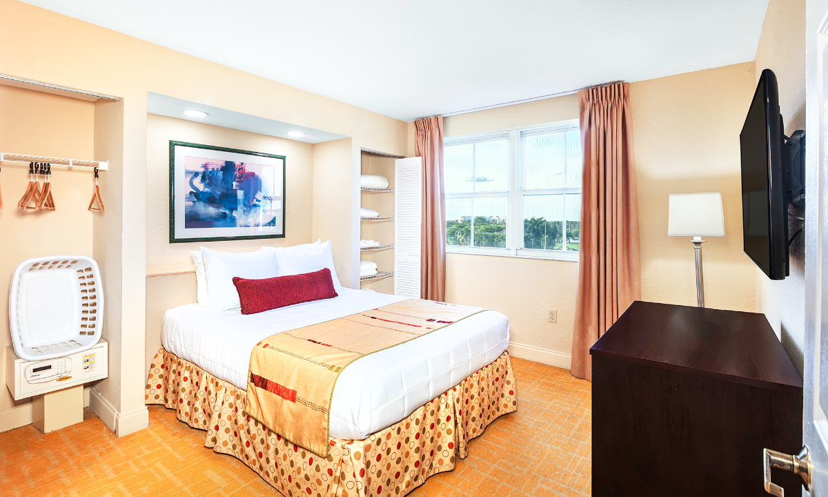Vacation Village Bonaventure Deluxe One Bedroom King Suite with Sofa sleeper - Photo 7