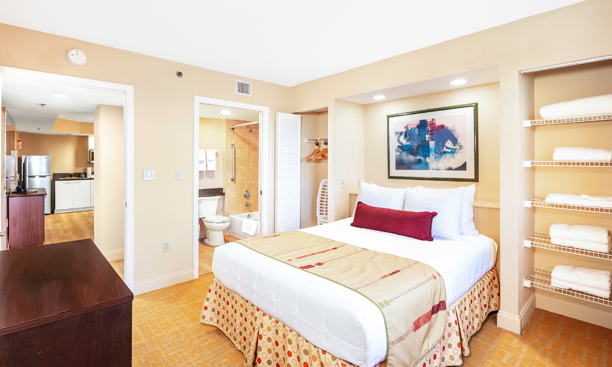 Vacation Village Bonaventure Deluxe One Bedroom King Suite with Sofa sleeper - Photo 9
