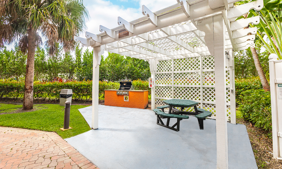 Vacation Village Bonaventure Deluxe One Bedroom King Suite with Sofa sleeper - Photo 12