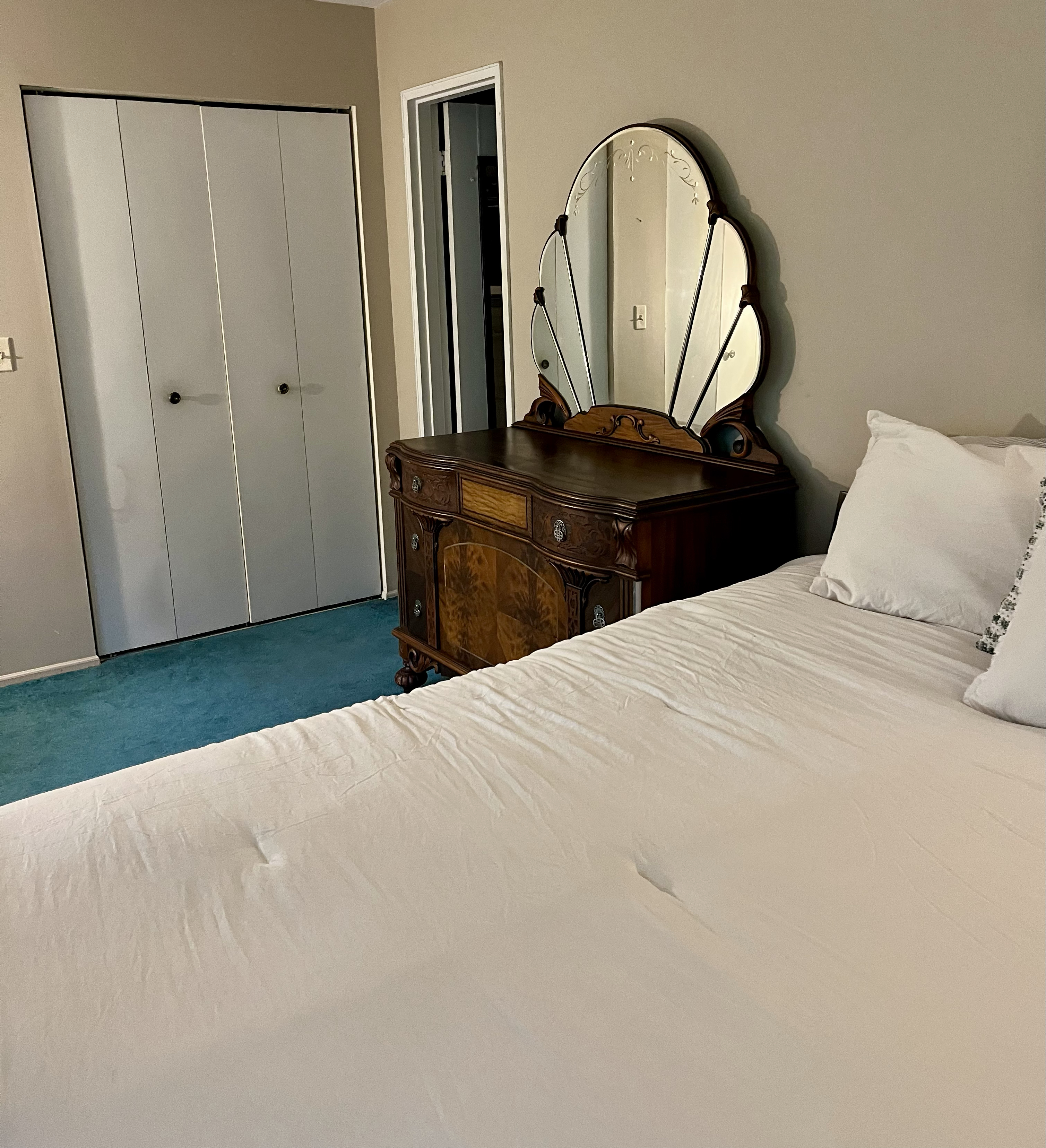 Large 1 private bedroom w/full private bath in quiet neighborhood - Photo 5