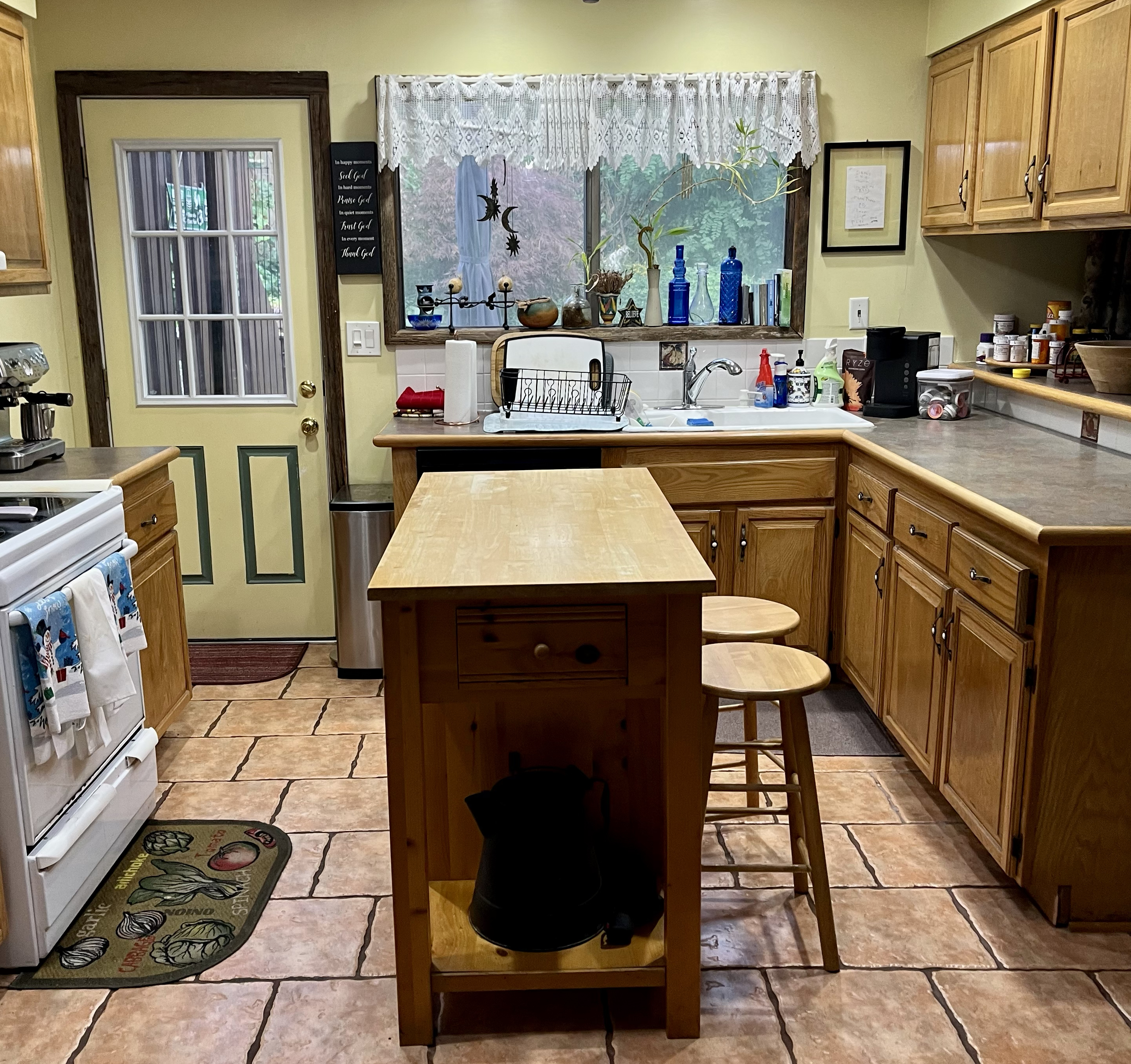 Large 1 private bedroom w/full private bath in quiet neighborhood - Photo 8