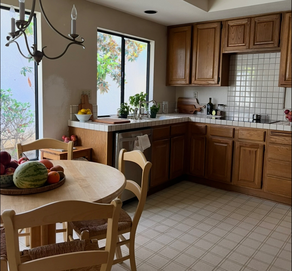 Coastal suite with private bath, convenient parking and separate entrance located 5 min from Del Mar beach. - Photo 5