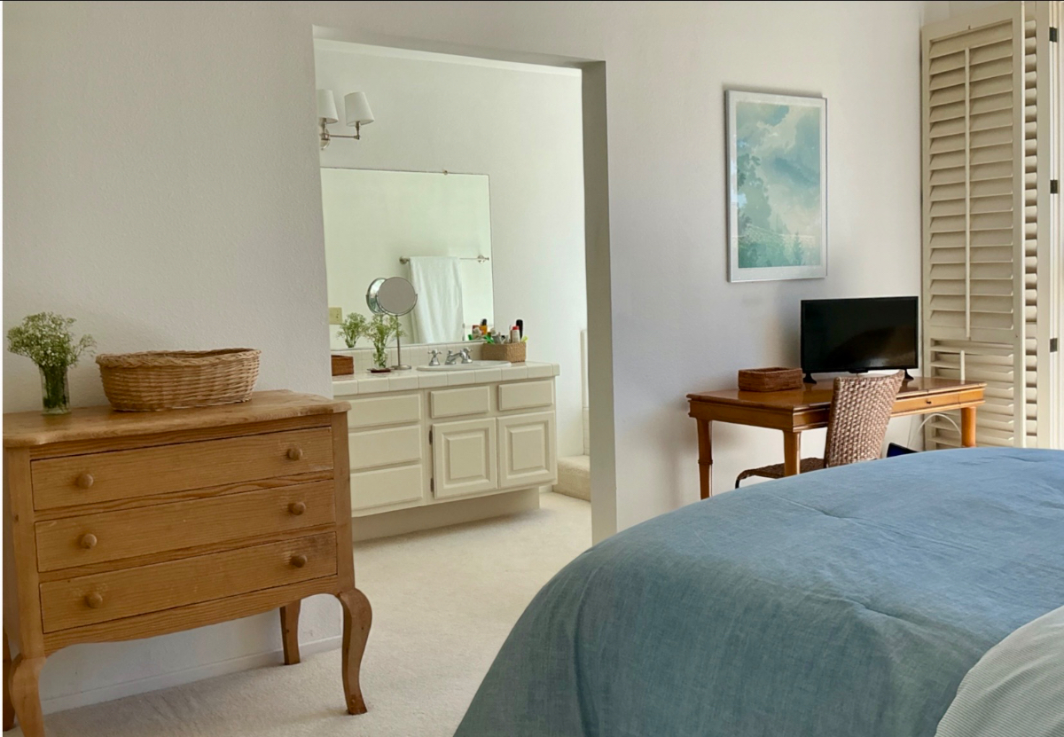 Coastal suite with private bath, convenient parking and separate entrance located 5 min from Del Mar beach. - Photo 2