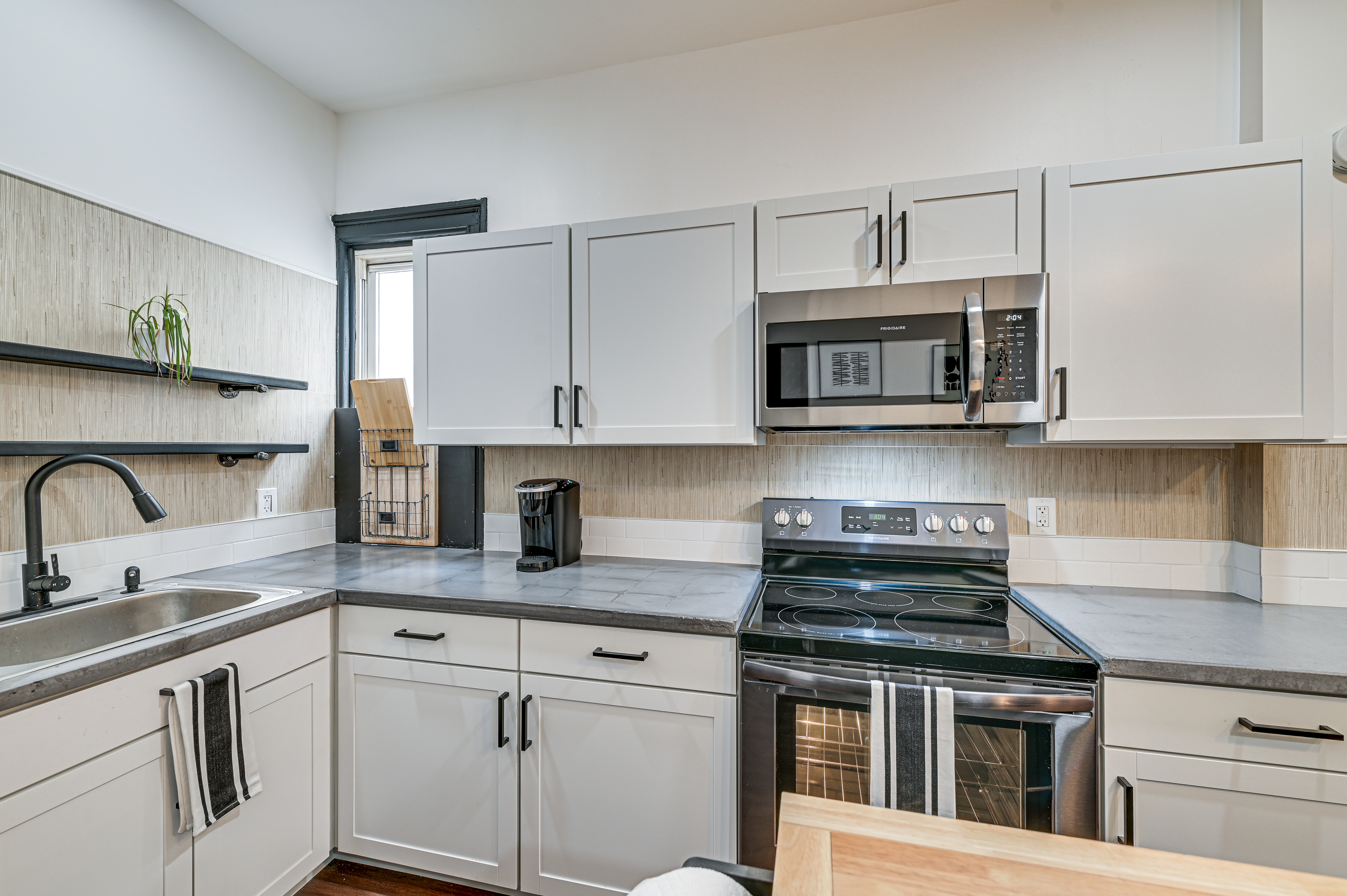 Walk to Dtwn Albany! Extended Escape w/ Deck - 520302 - Photo 10