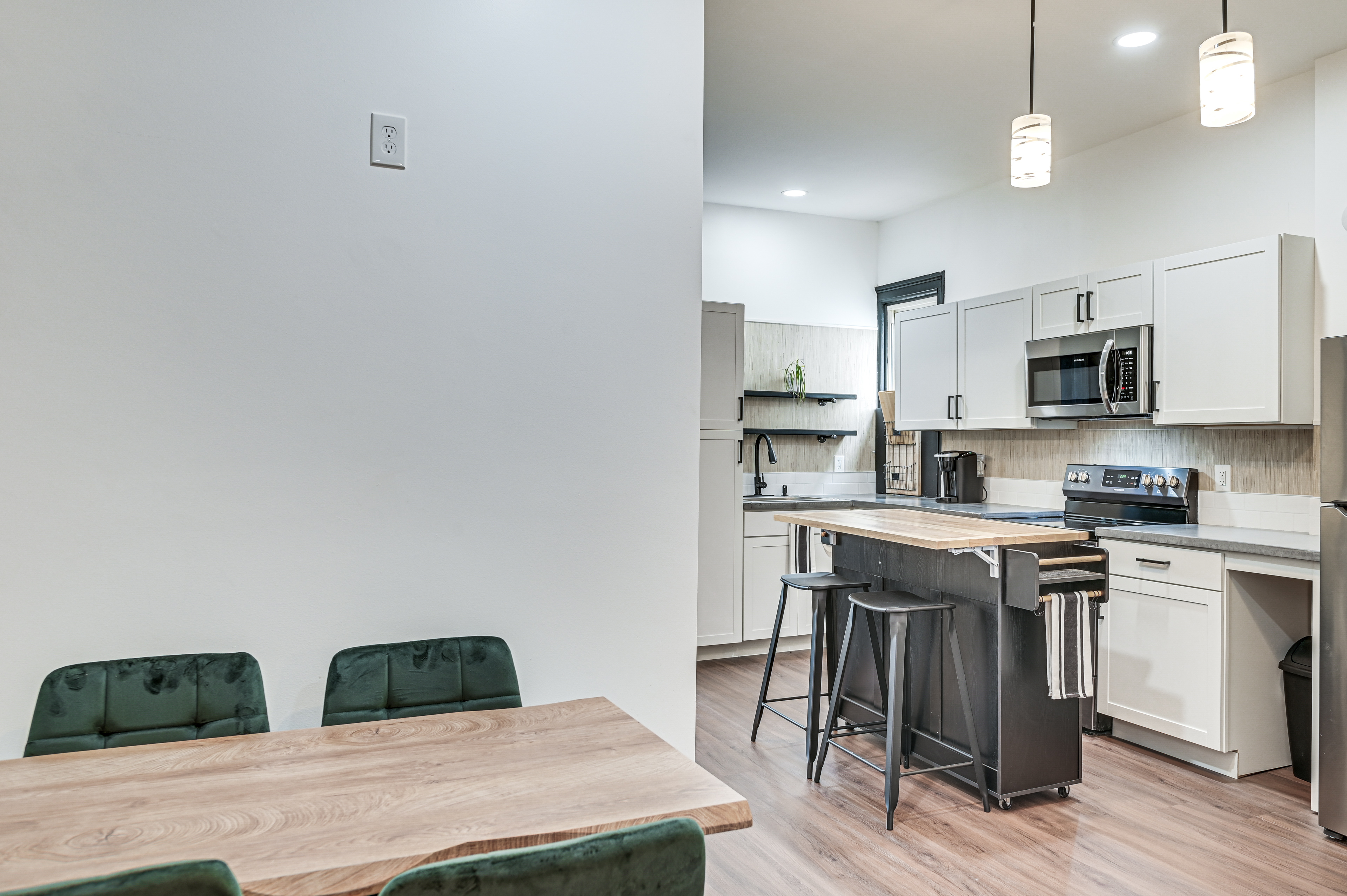 Walk to Dtwn Albany! Extended Escape w/ Deck - 520302 - Photo 6